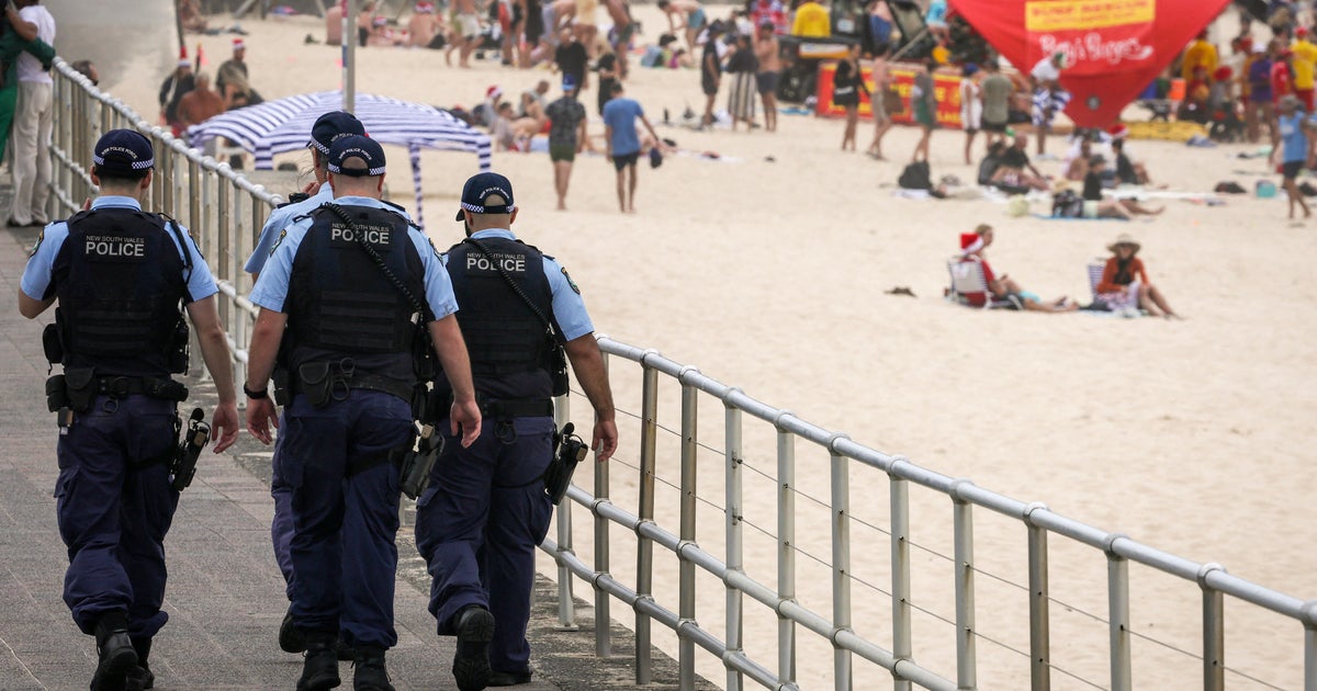 No sign of "broader terrorist cell" behind Bondi Beach attack, police say