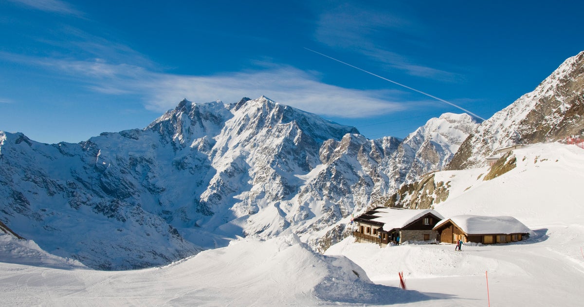 Cable car accident leaves 4 hurt, 100 stranded on mountain for hours